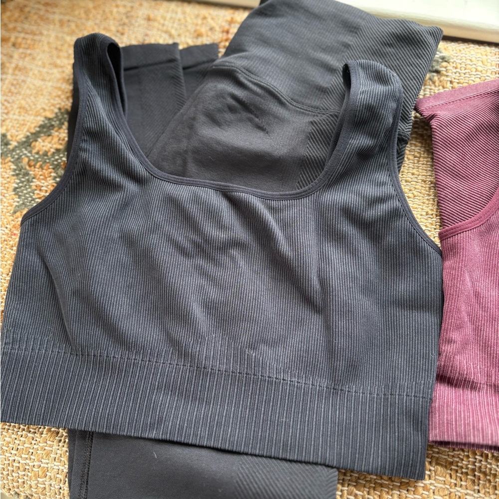 4 like new sets-JoyLab ribbed seamless sets - Picture 5 of 6
